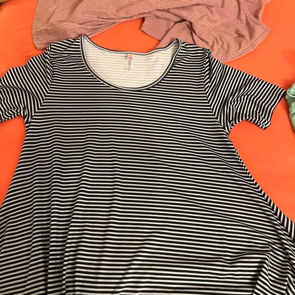 Lularoe items in excellent condition. These items have been worn once or not all - Picture 3 of 16
